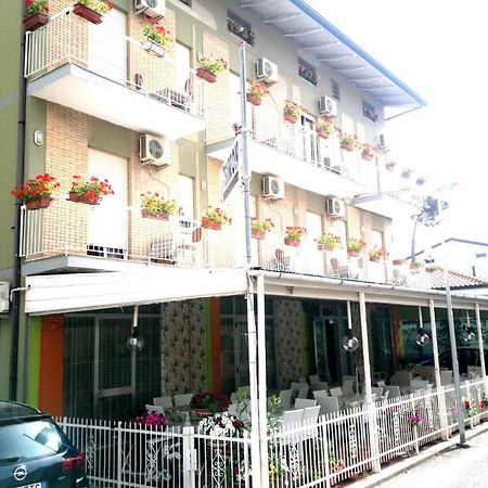 Hotel Simon Rímini Exterior foto