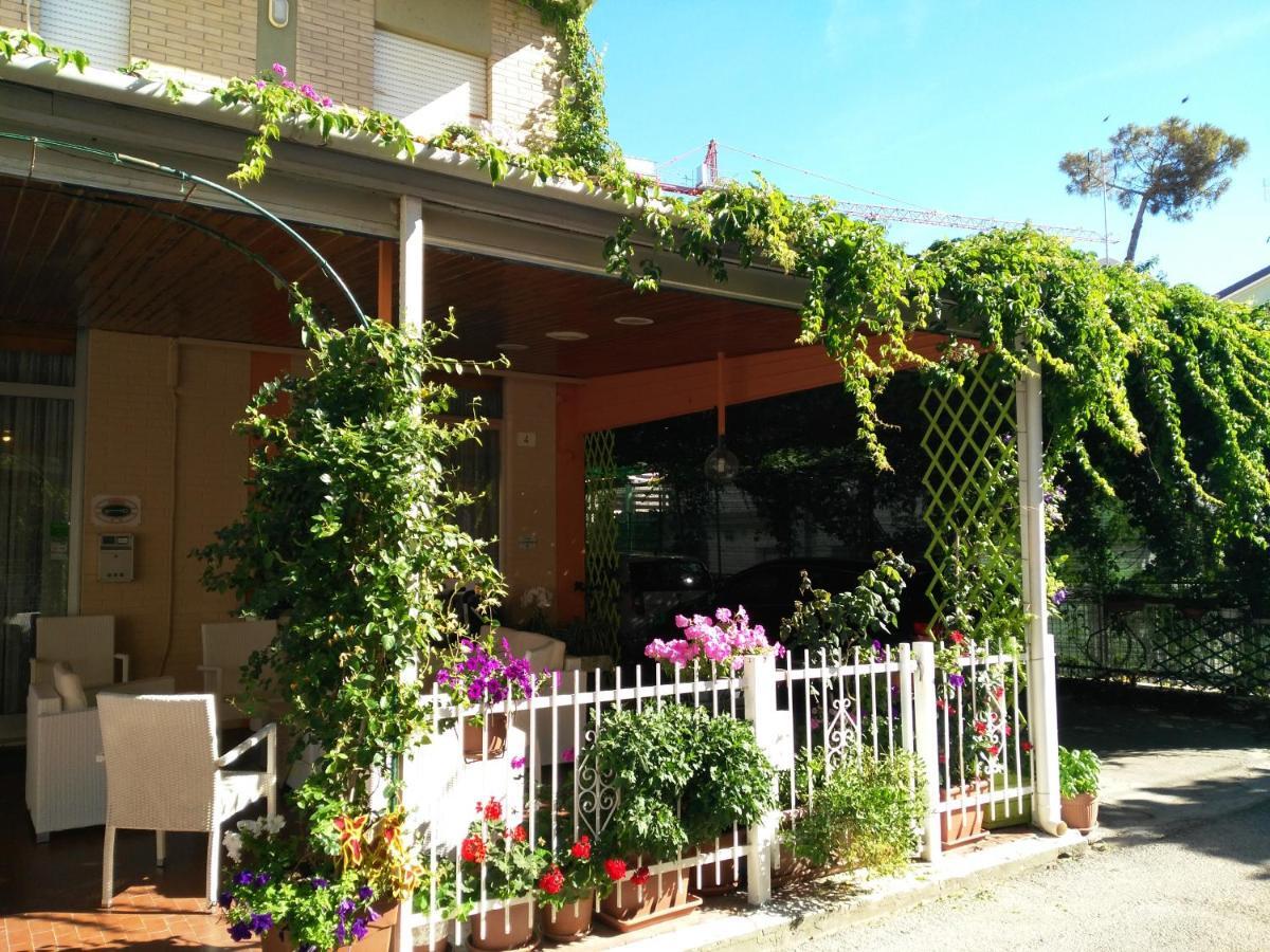 Hotel Simon Rímini Exterior foto